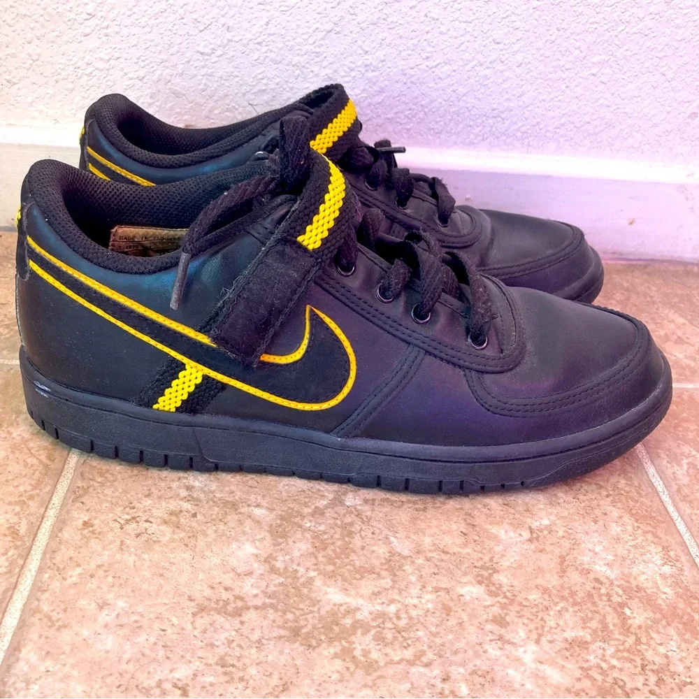 Nike bordered adjustable