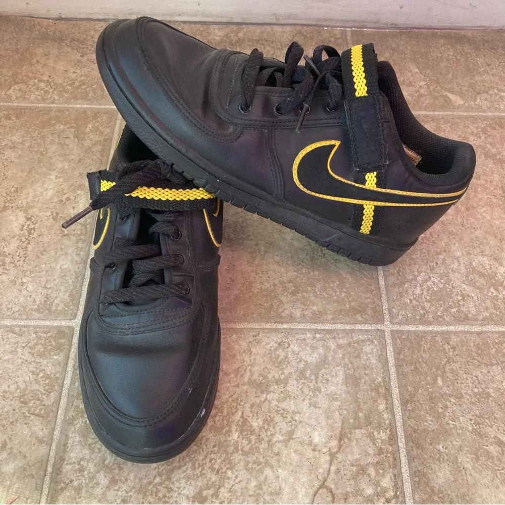 Nike yellow strap heel