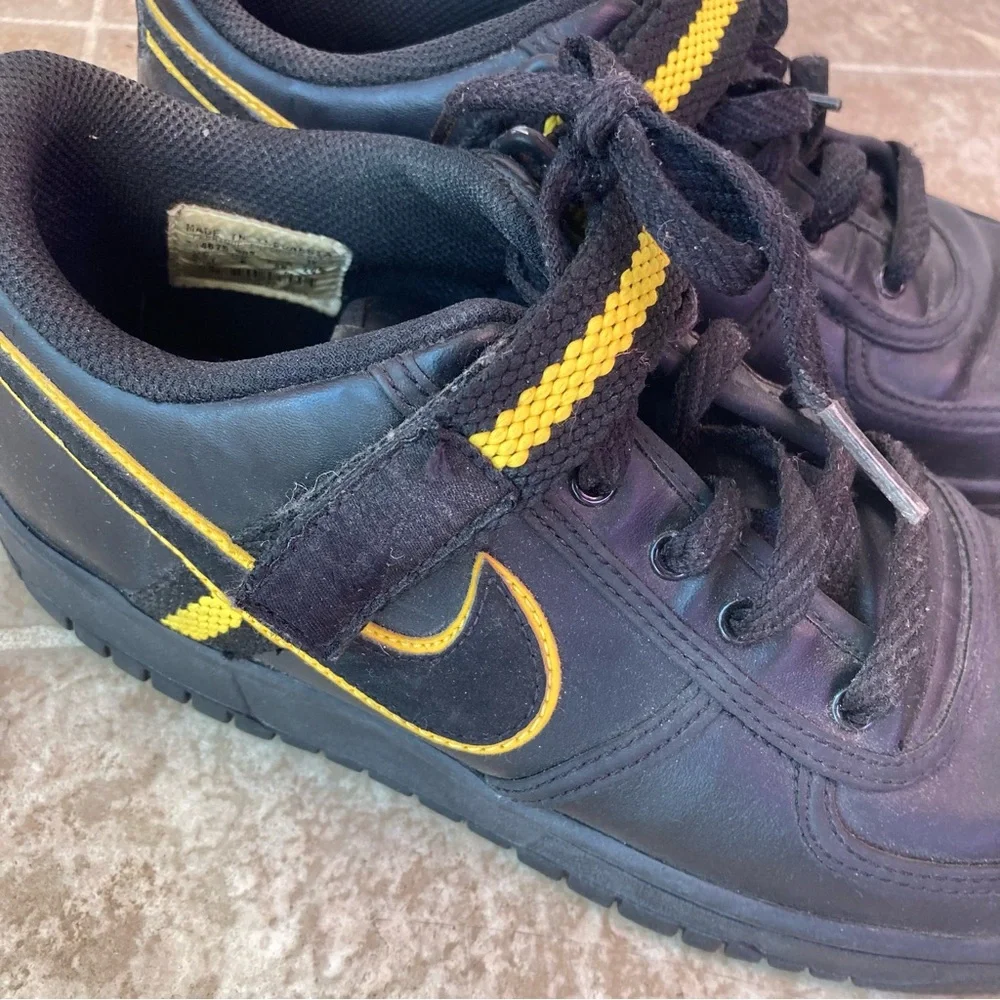 Nike swoosh low adjustable