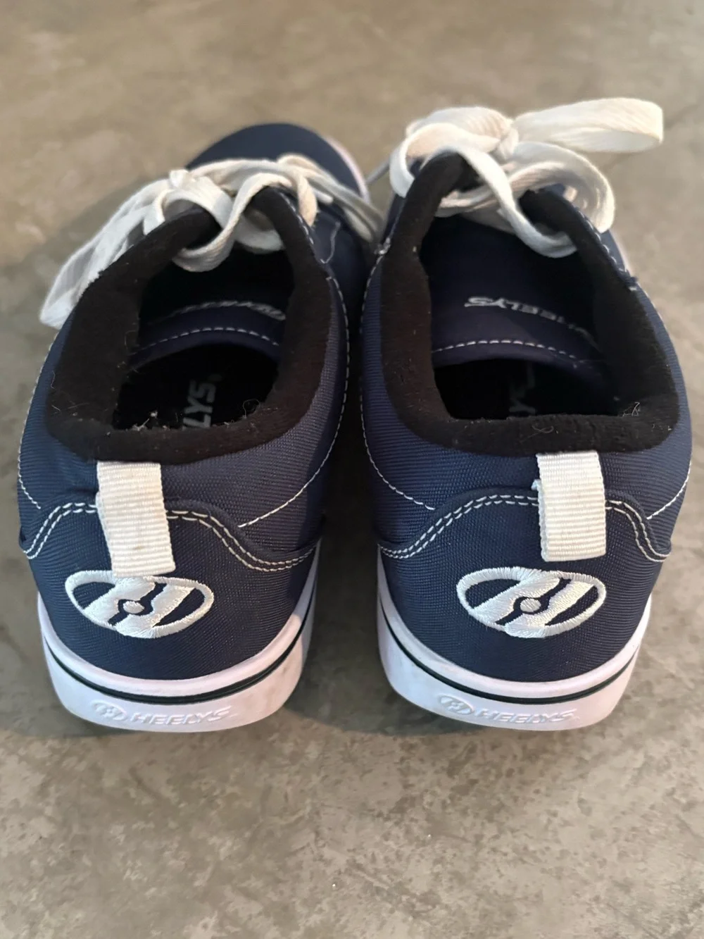 Heelys Pro 20 skate shoes in navy canvas with white laces