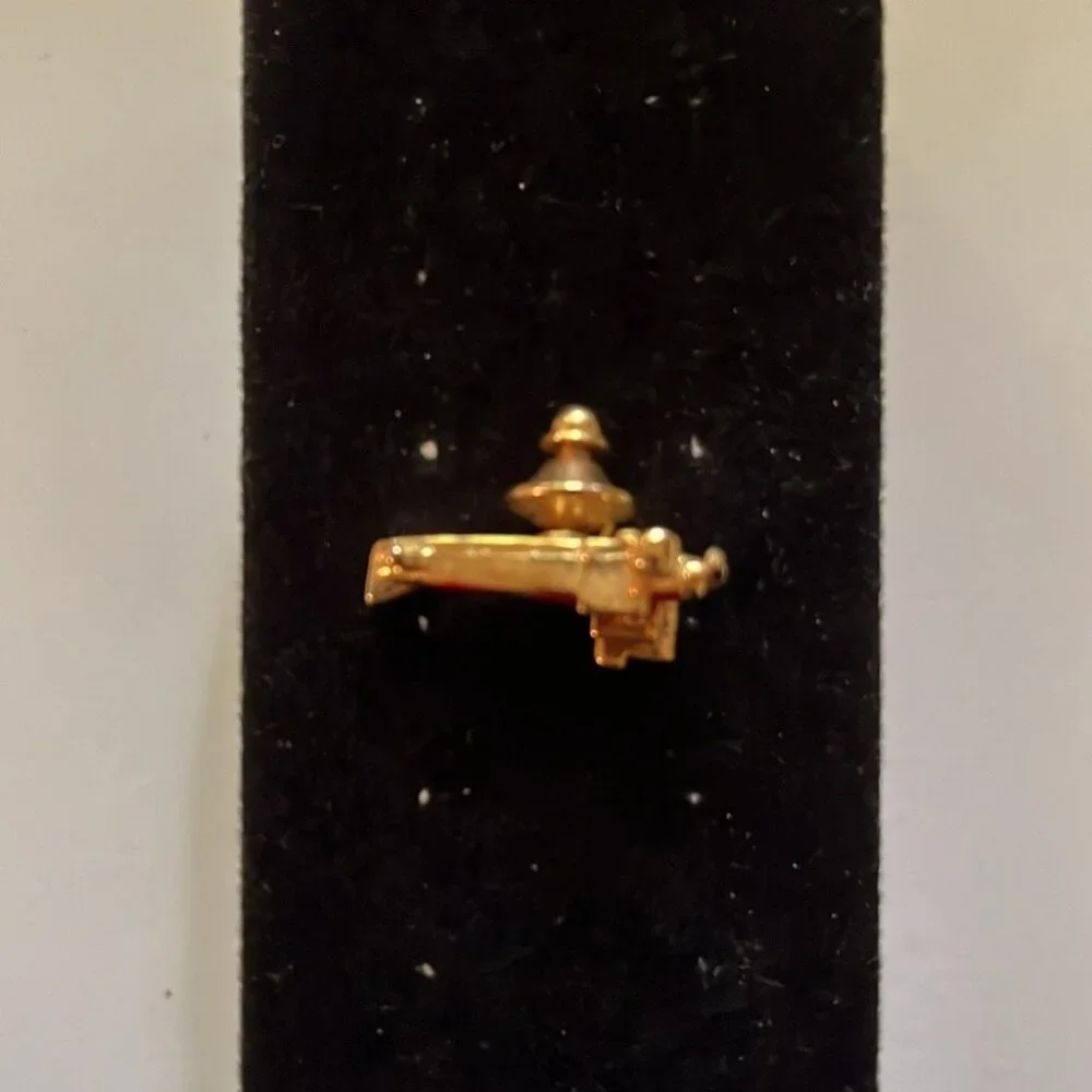Vintage lapels back accessory