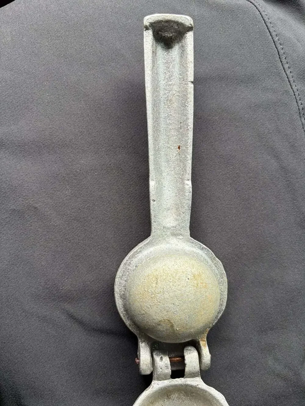 Vadeal cast metal