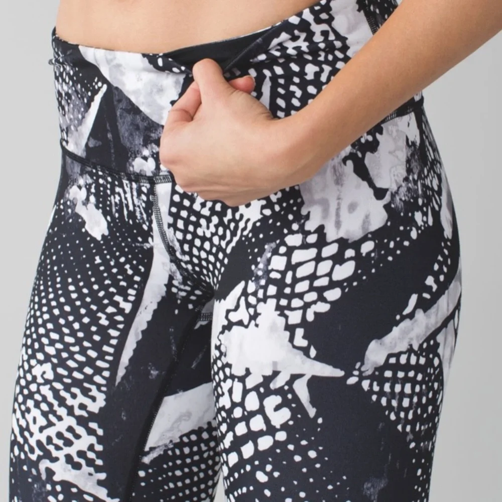 lululemon athletica hugged no under