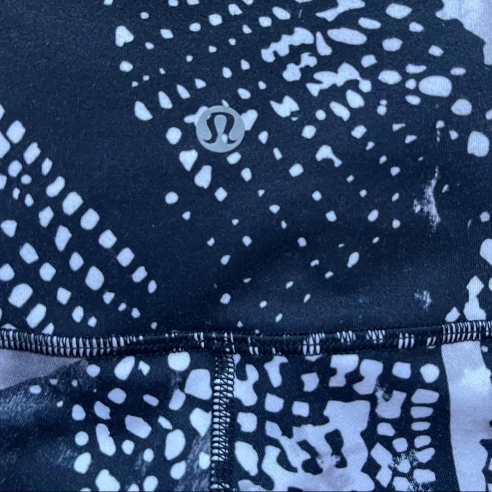 lululemon athletica excellent tuck no
