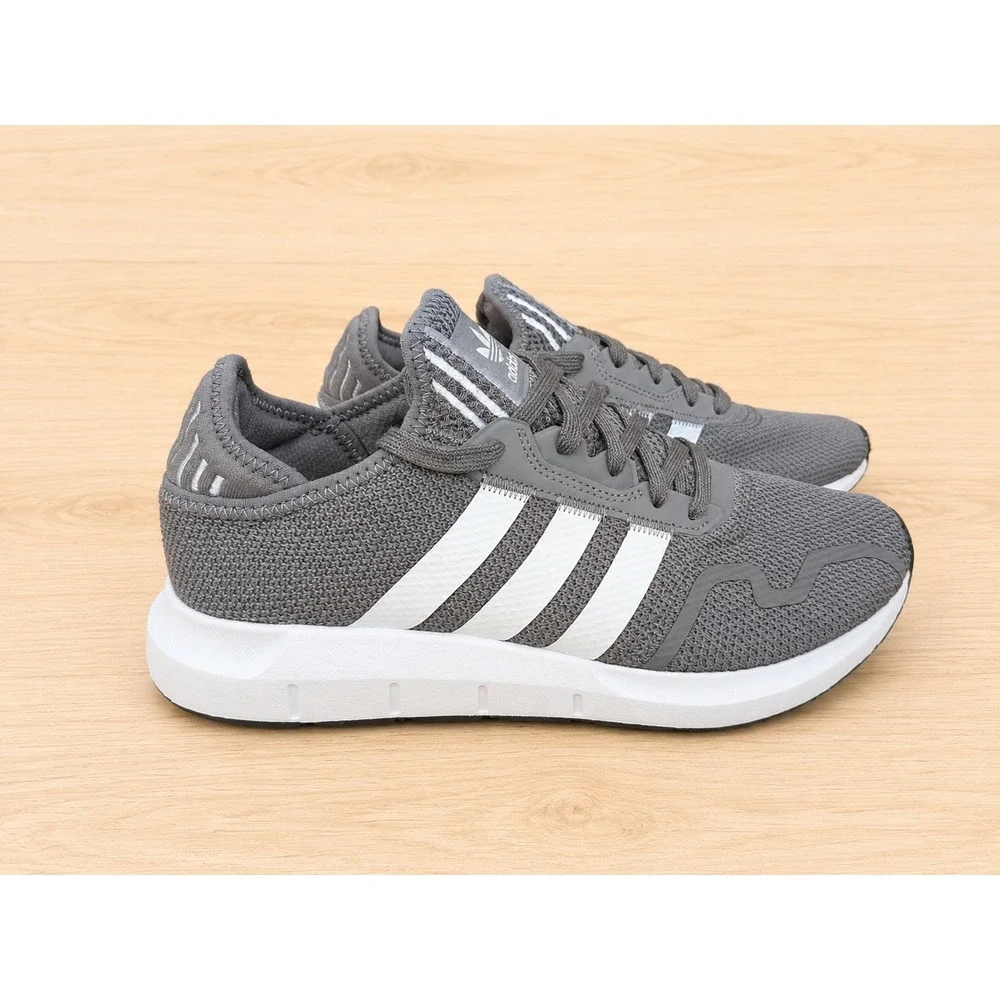 Adidas Swift Run 22 Gray White Running Shoes Men's Size 9 Sneakers
