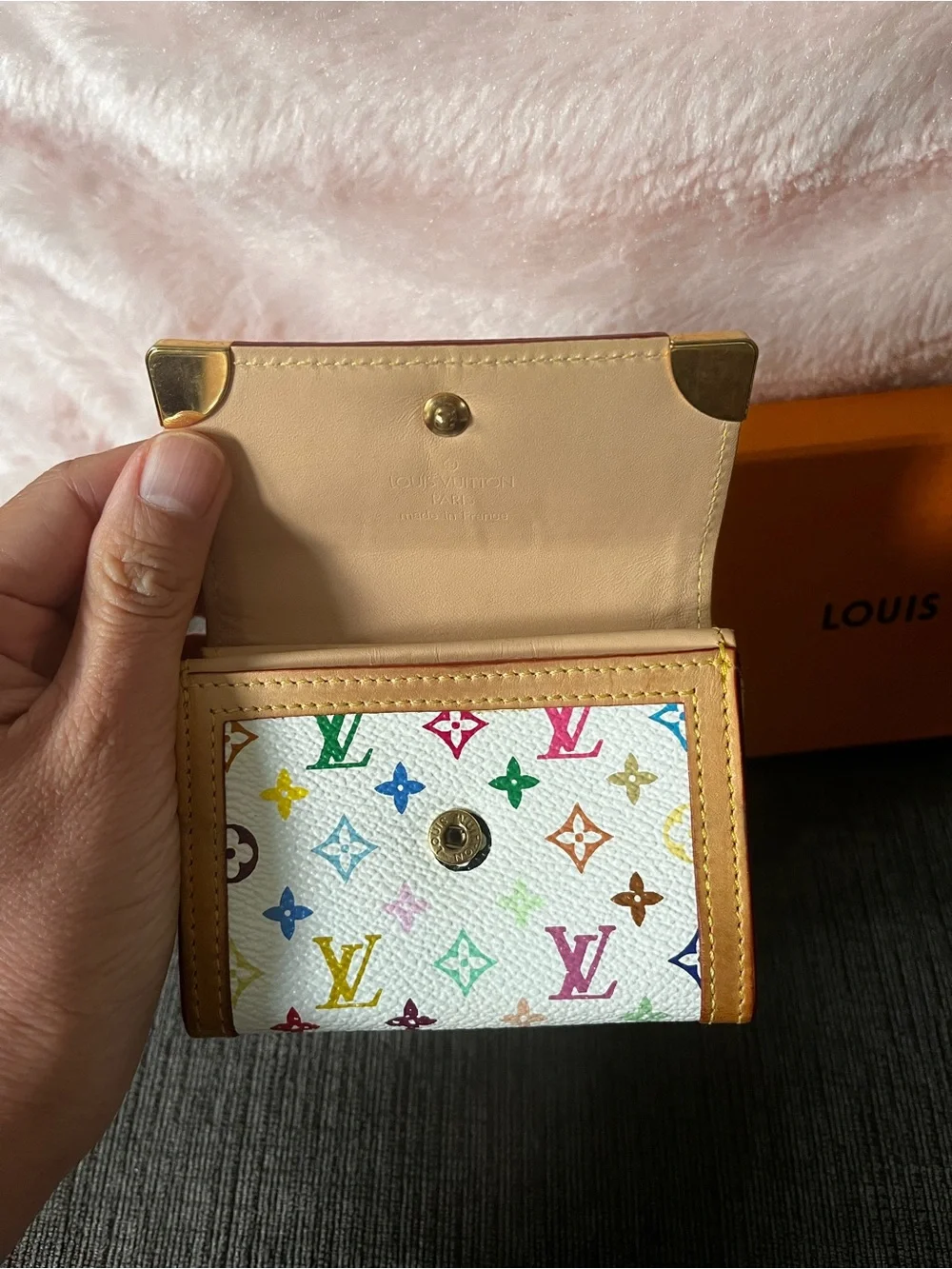 Louis Vuitton reposhing this