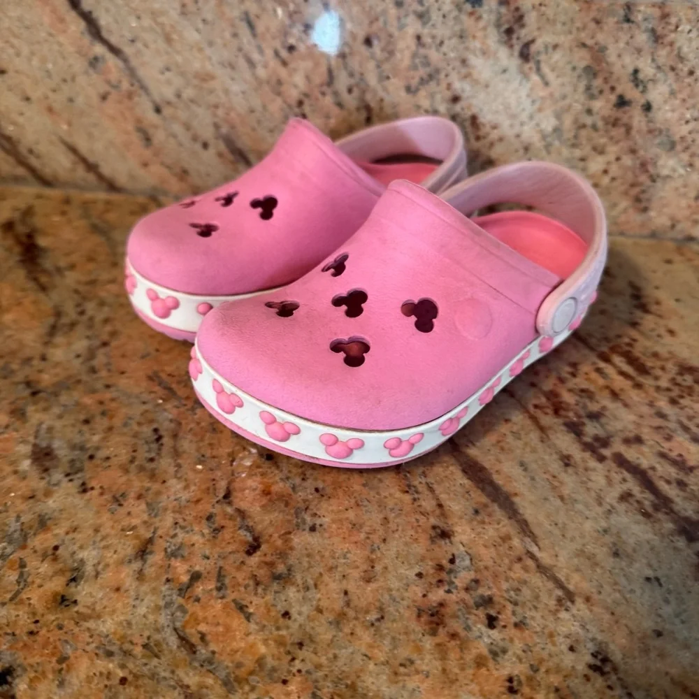 CROCS