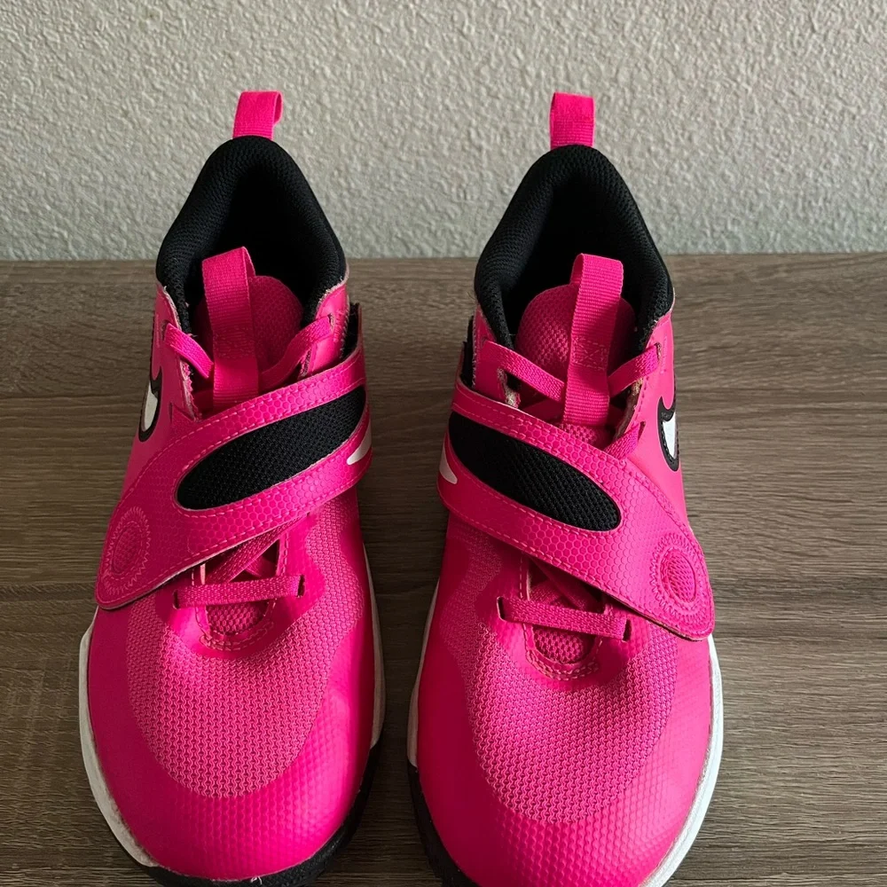 Nike Youth Girl’s Basketball Athletic Hot Pink Sneakers Shoes 3Y Pull On