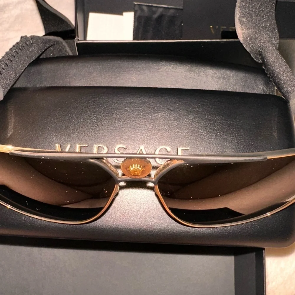Versace they come