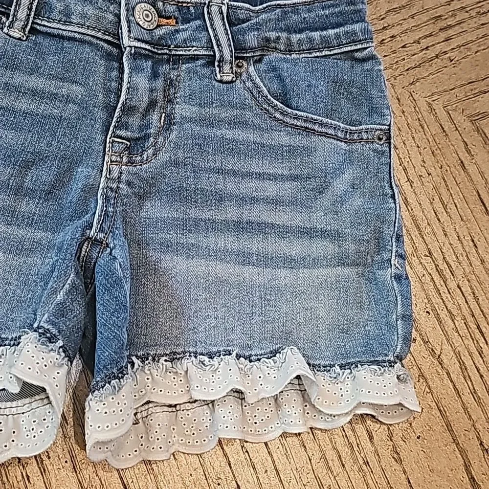 Denim whith white lace trim shorts size 7/8 Cat& Jack