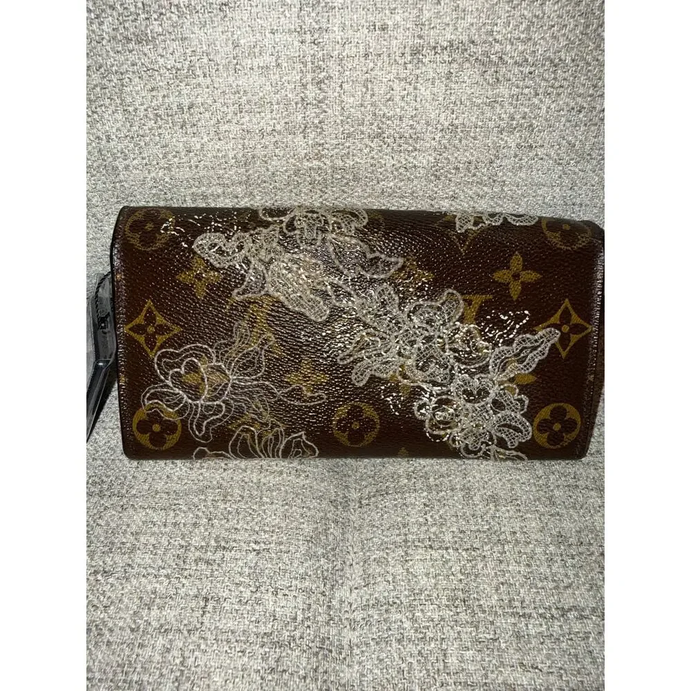 Louis Vuitton cond very