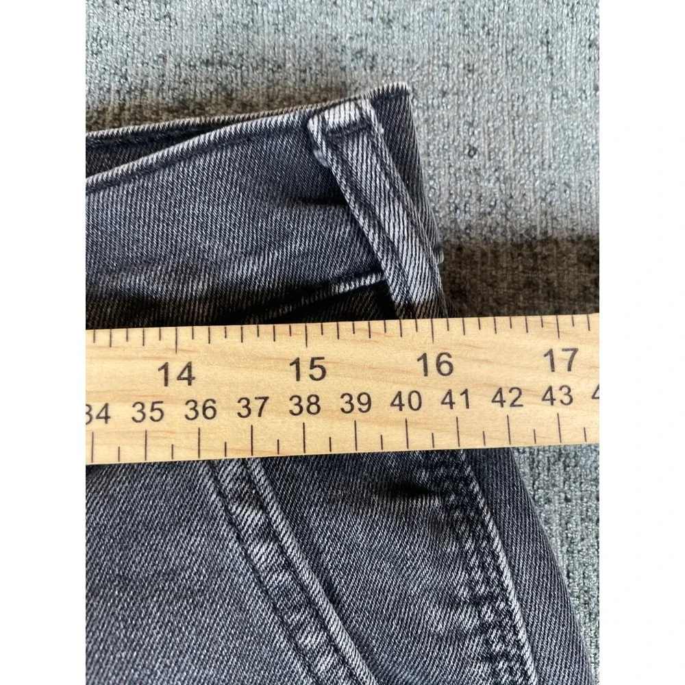 Levis lasting button