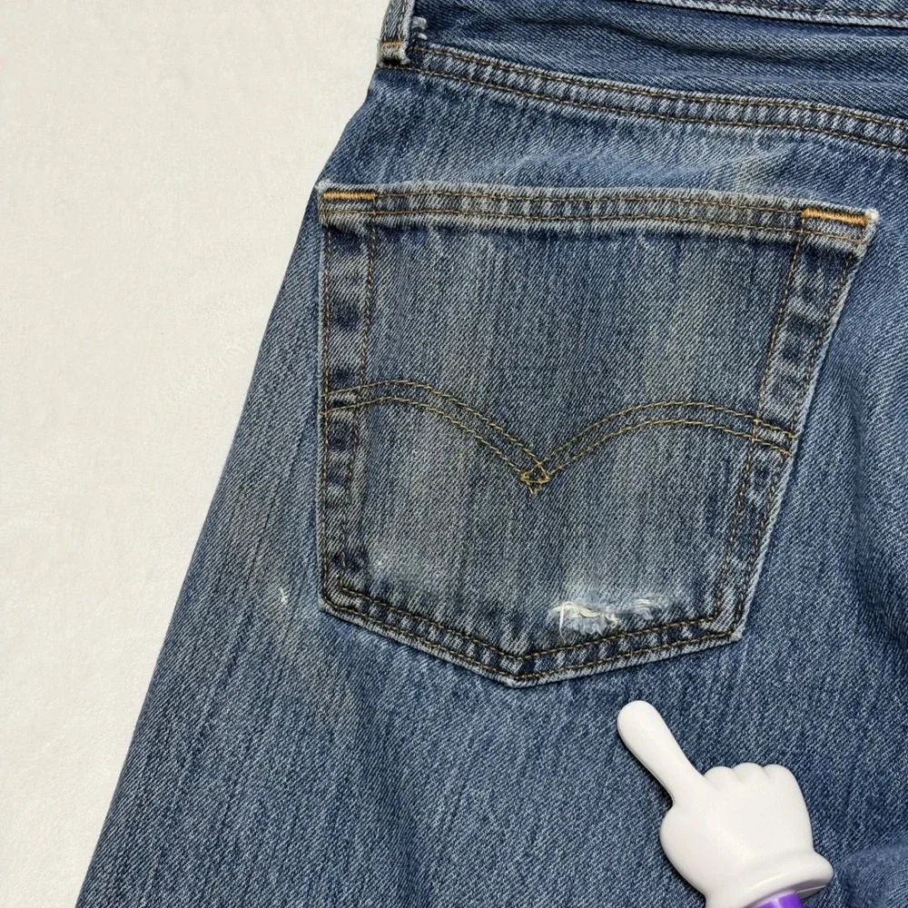 Levis wash code small