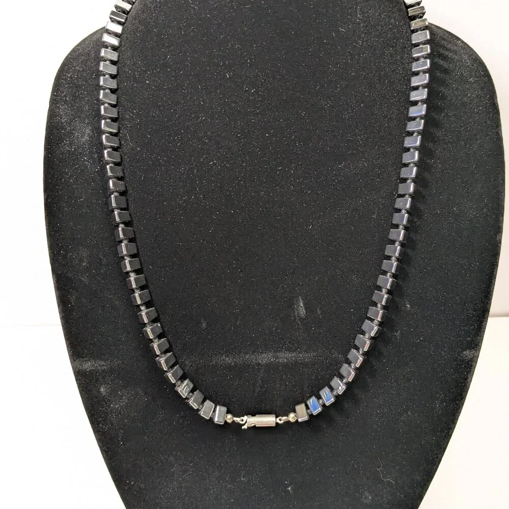 Black Triangular Stone Bead Necklace Knotted Classic Chic Goth Quiet Luxury