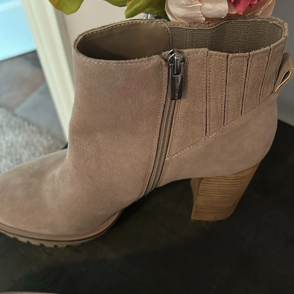 Vince Camuto gently used