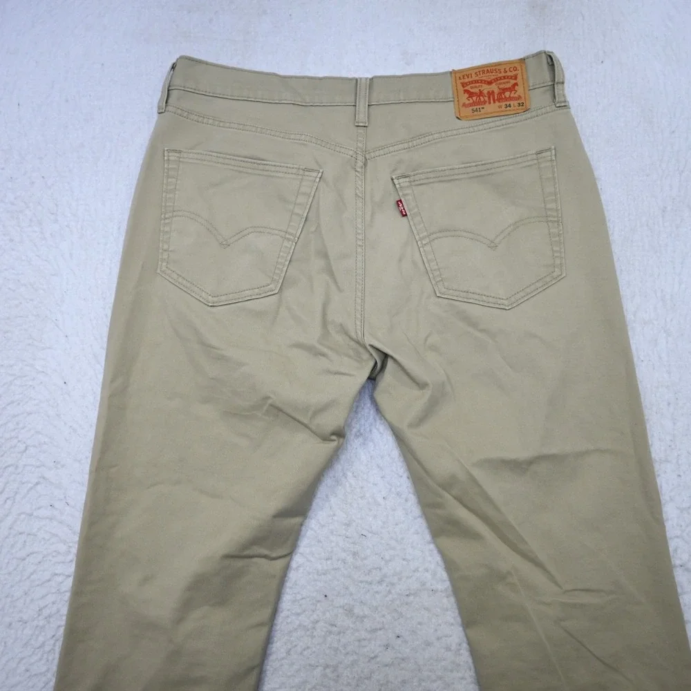 Levis waist 17