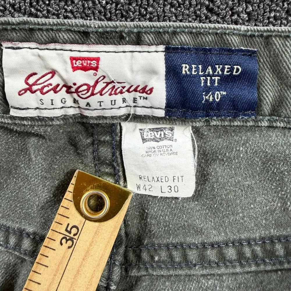 Levis photos 1700
