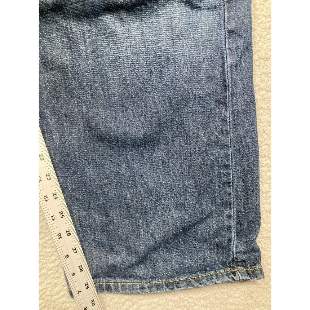 Levis this measurements 42x29