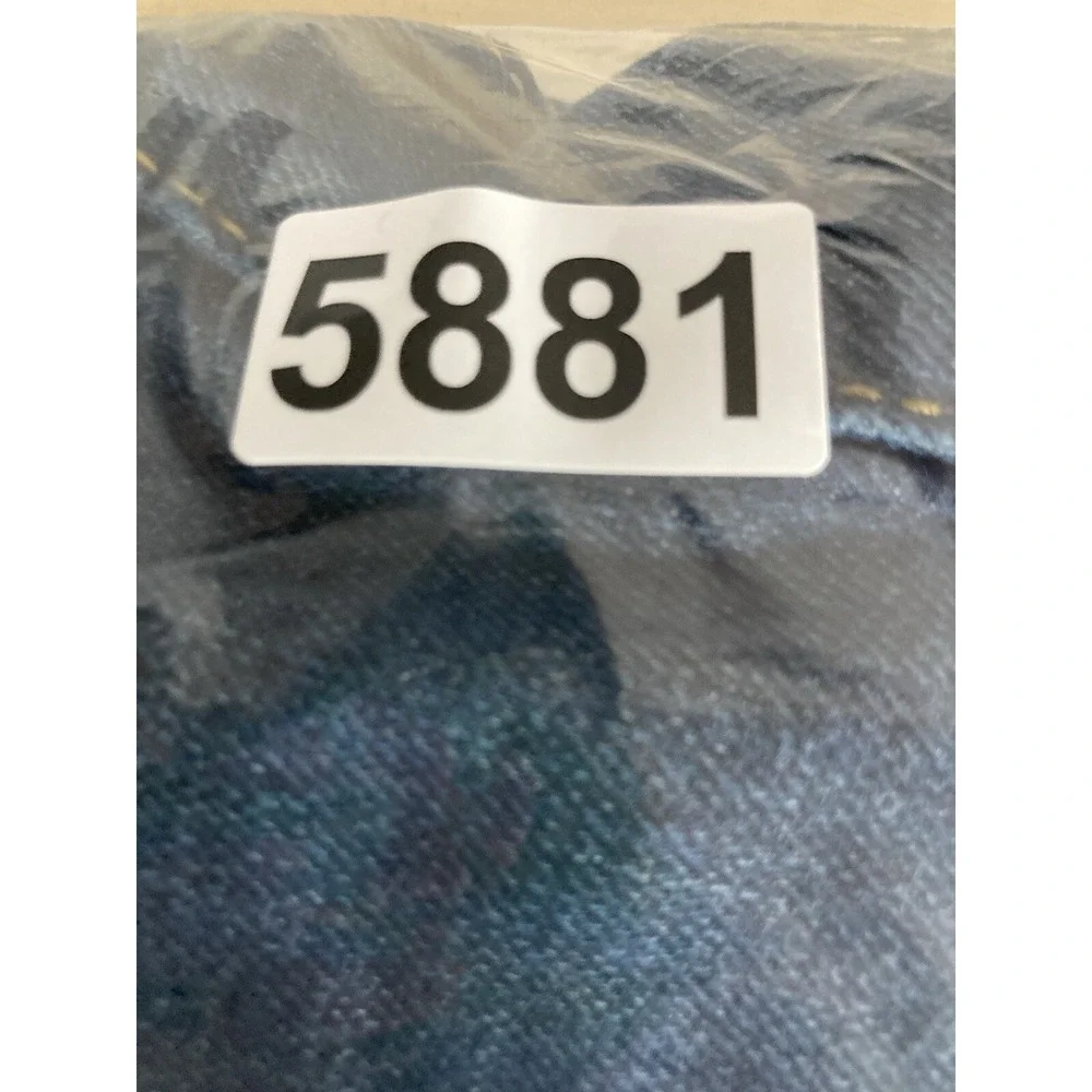 Levis packaging arrival consider