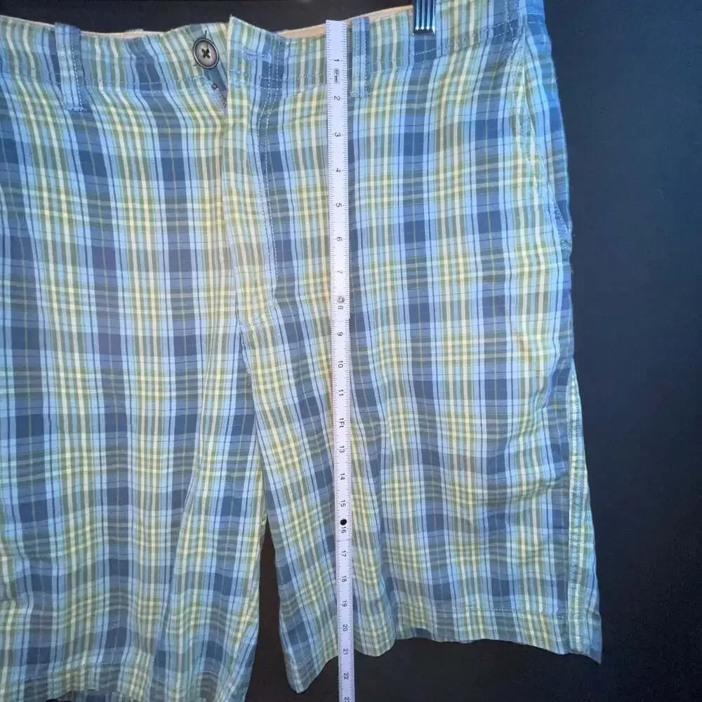 Izod plaid shorts