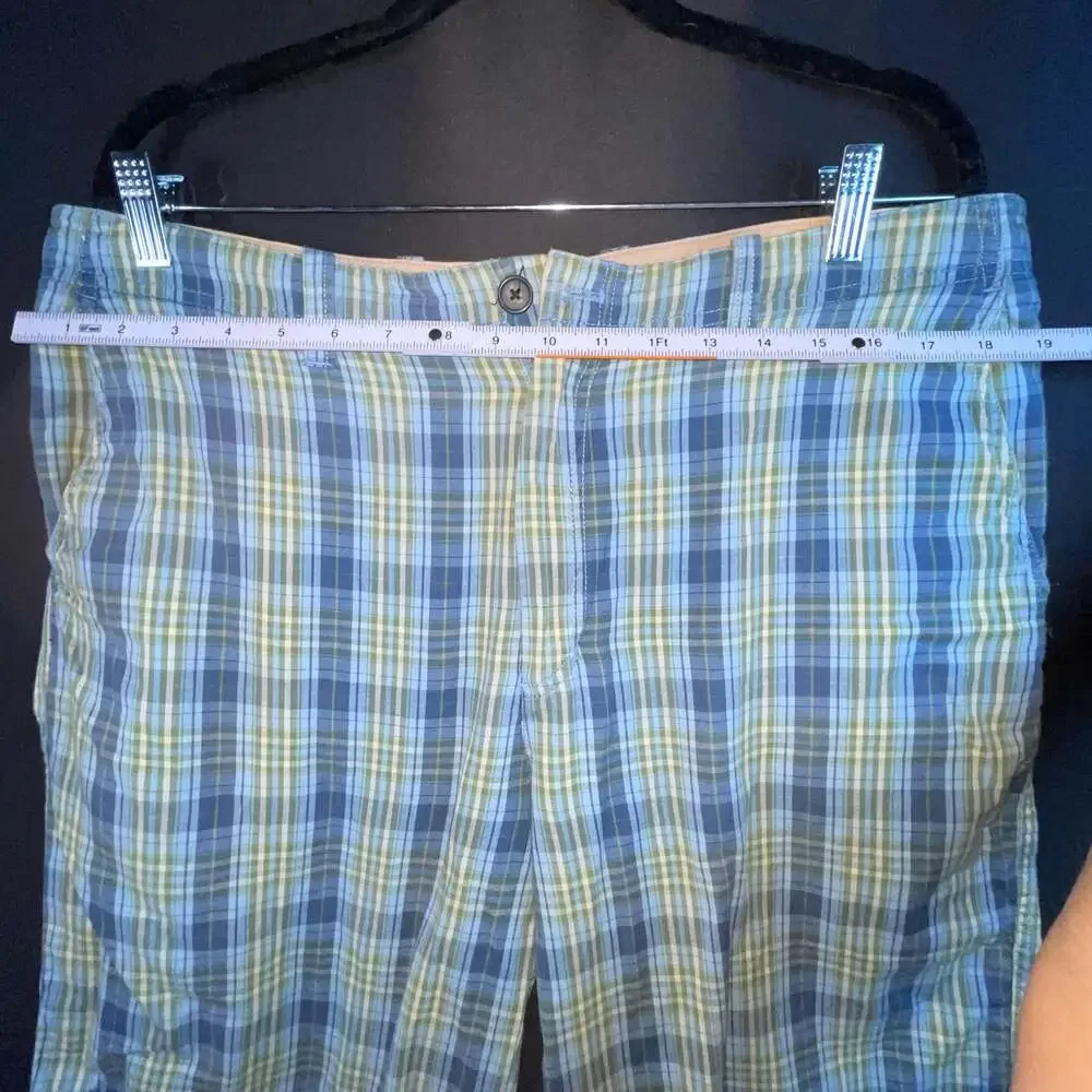 Izod plaid shorts