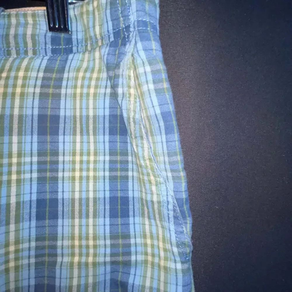 Izod plaid shorts