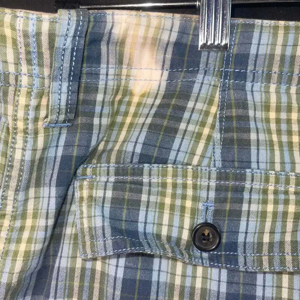 Izod plaid shorts