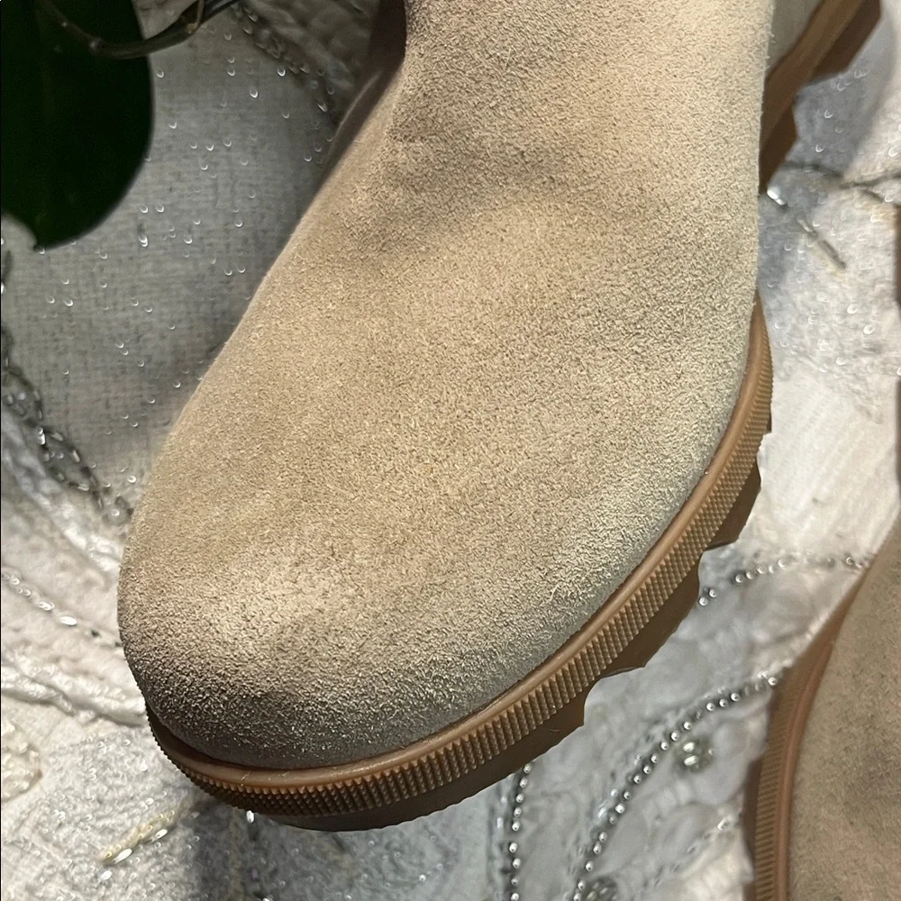 Sorel stylish khaki