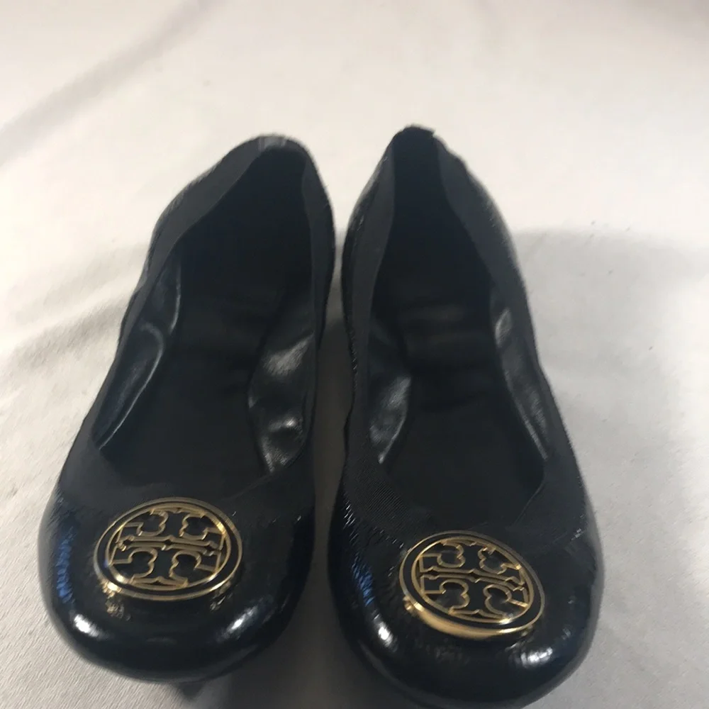 Tory Burch Caroline Women's Black Patent Leather Ballet Flats with Logo Accent