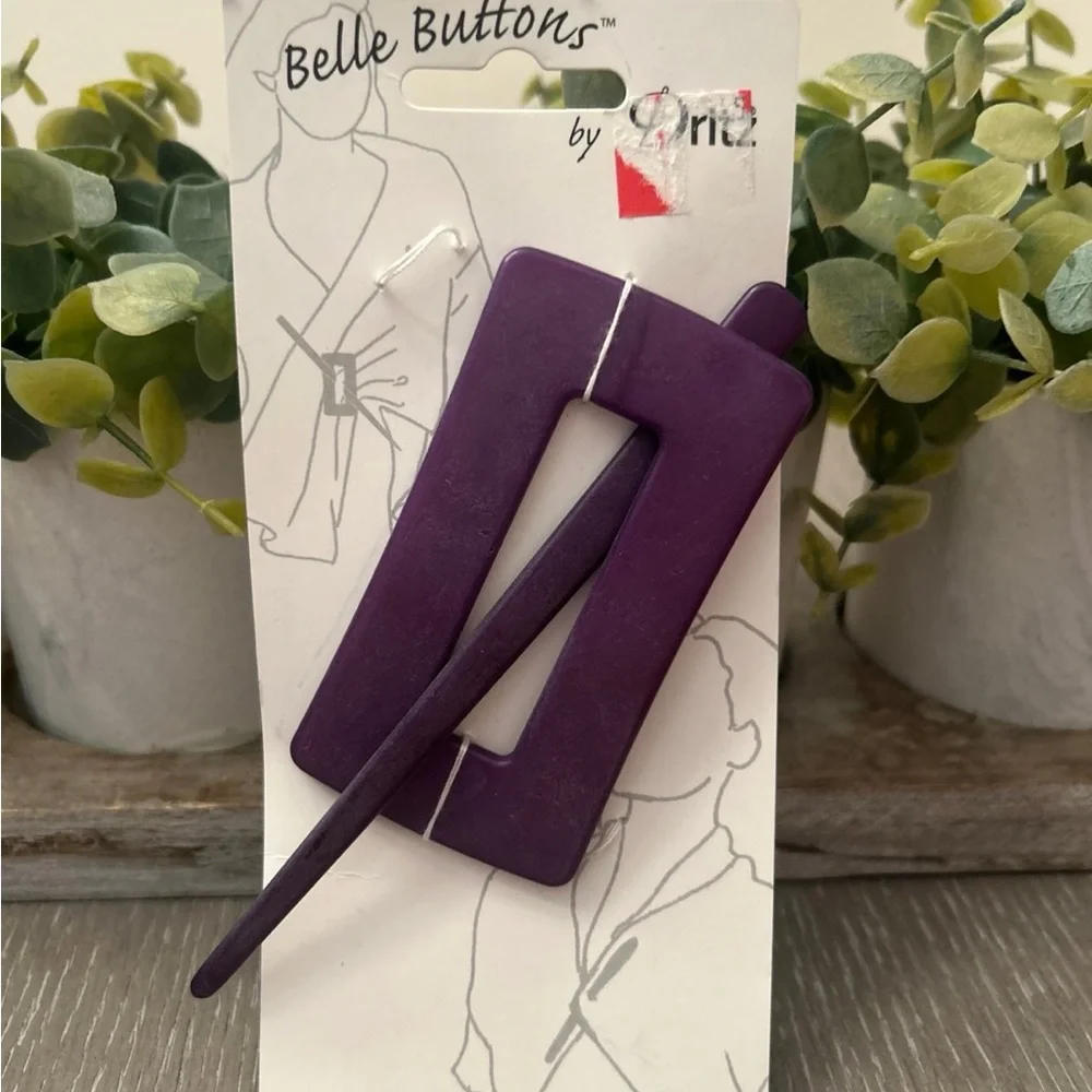 Belle Buttons by Dritz purple‎ shawl pin