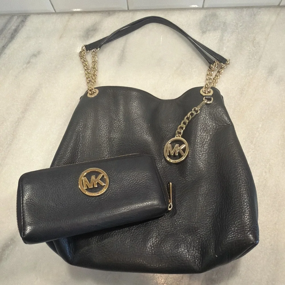 Michael Kors Black Jet Set Leather Multi Pocket Tote With Matching‎ Wallet
