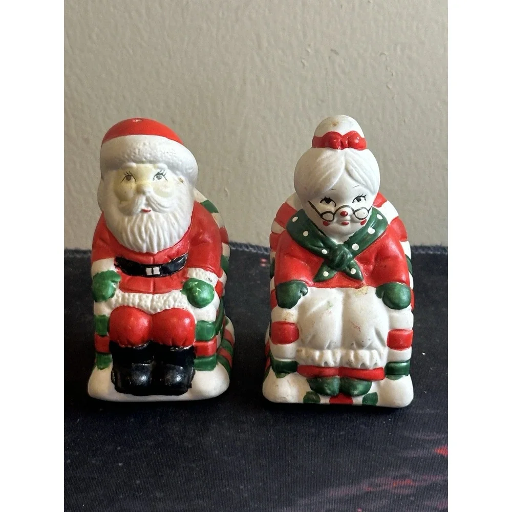 Mr & Mrs Clause Salt &‎ Pepper Shakers