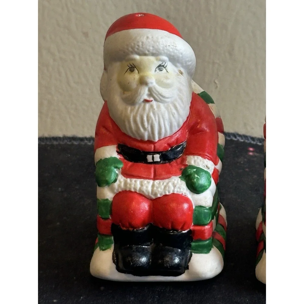 The Unbranded Brand used santa