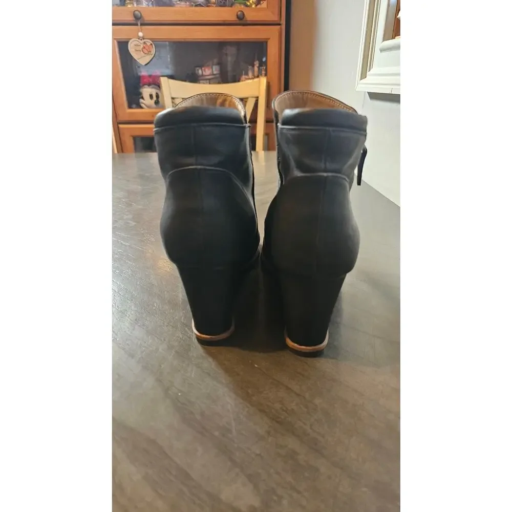 Naturlizer women black