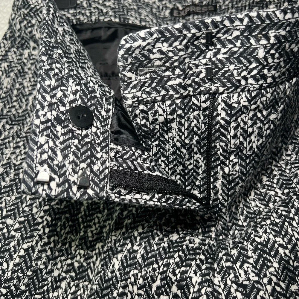 Express shorts striking