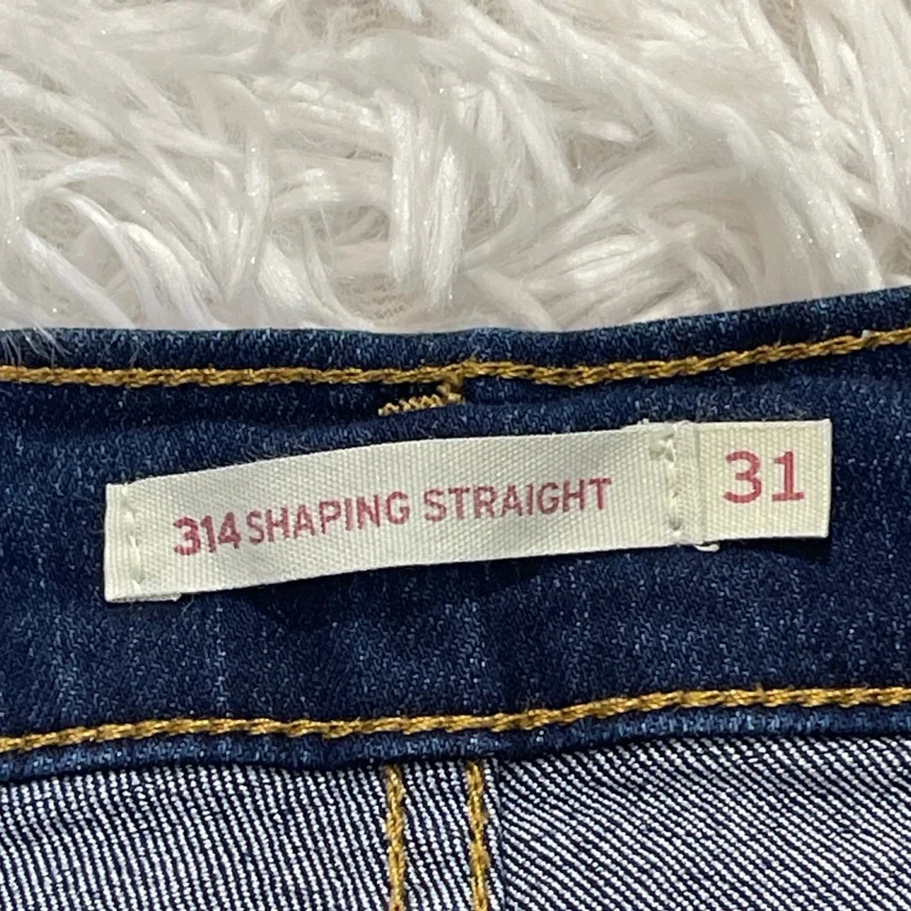 Levis Strauss chic versatile