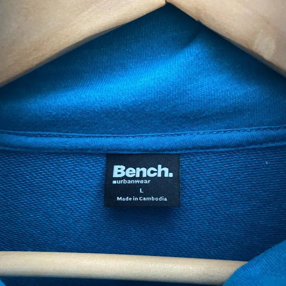 Bench all thumbholes