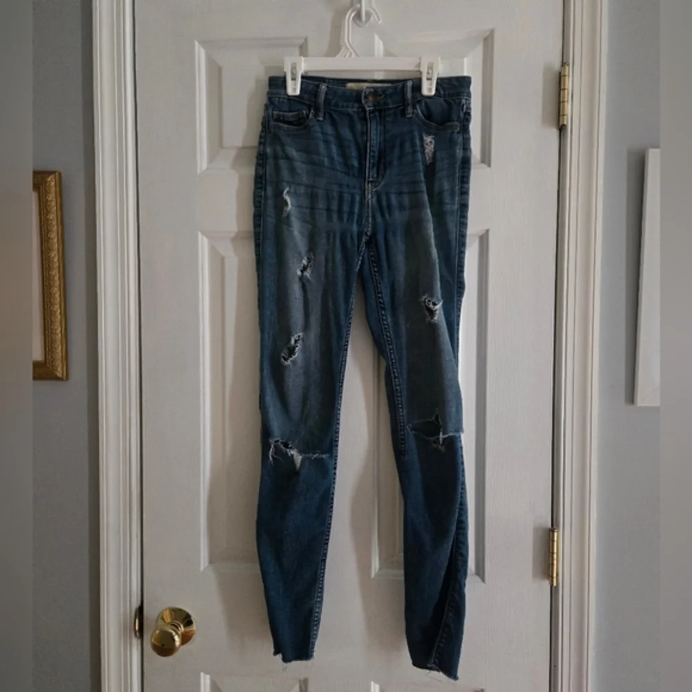 Women's Distressed Hollister Blue Jeans 1R