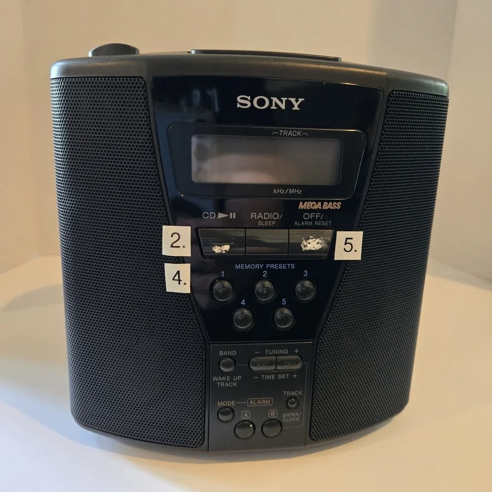 Sony Mega Bass ICF-CD833 CD‎ Player Alarm Clock Radio -AM/FM *TESTED*