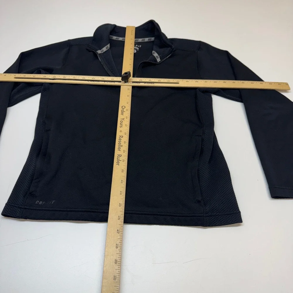 Nike trading black