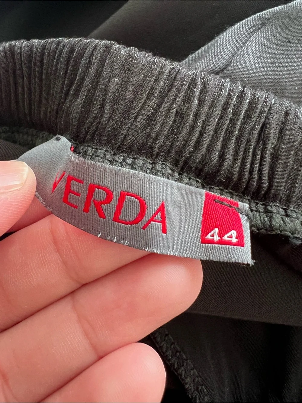Verda elegant black