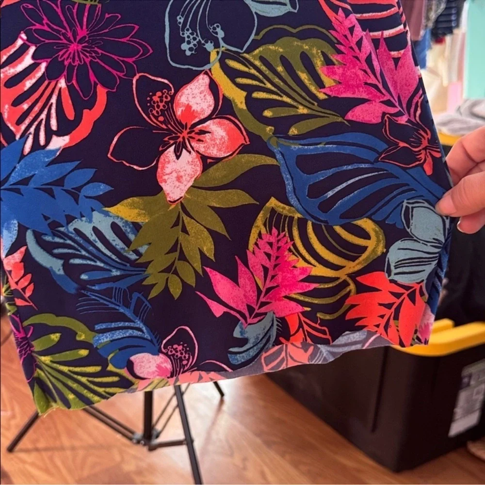 C Est. 1946 vibrant floral