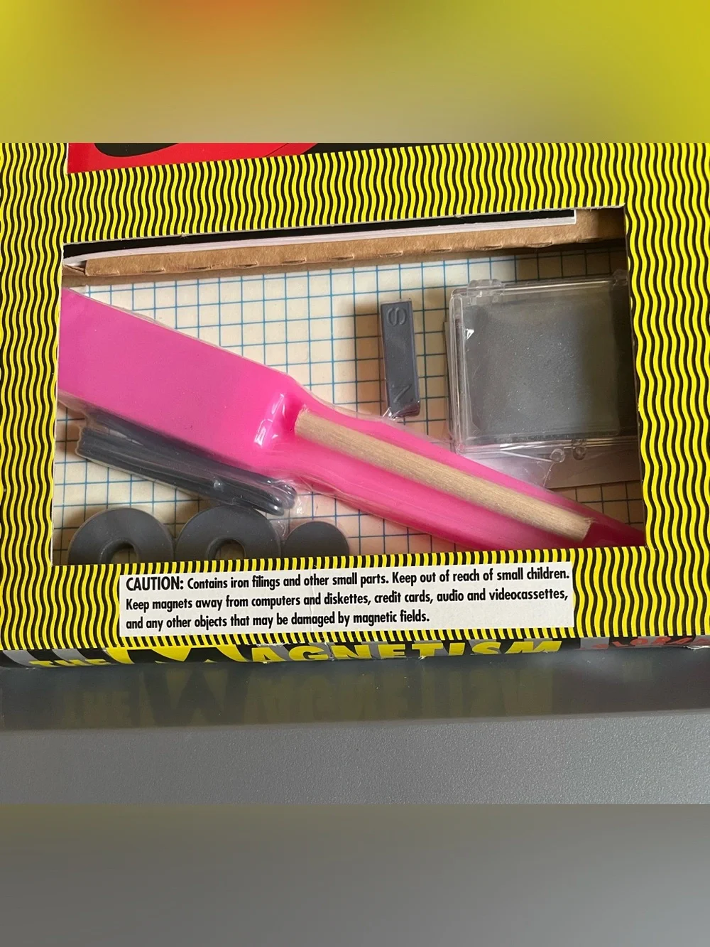 The Magnetism Exploration Kit The Magnet Book Magna-Lab & Instructions Box Wear