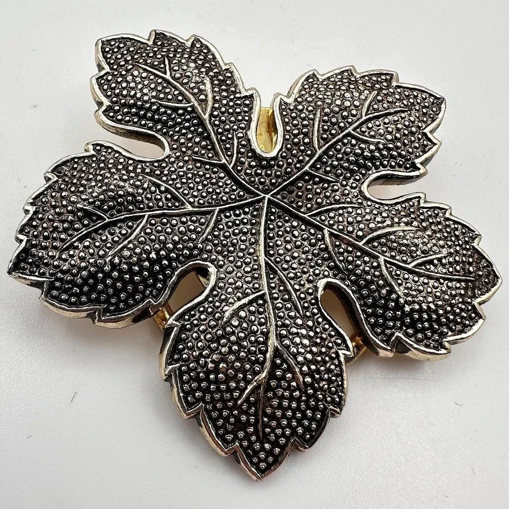 Vintage 90s Silver Tone Maple Leaf Scarf Clip Brooch Textured‎ Nature Jewelry
