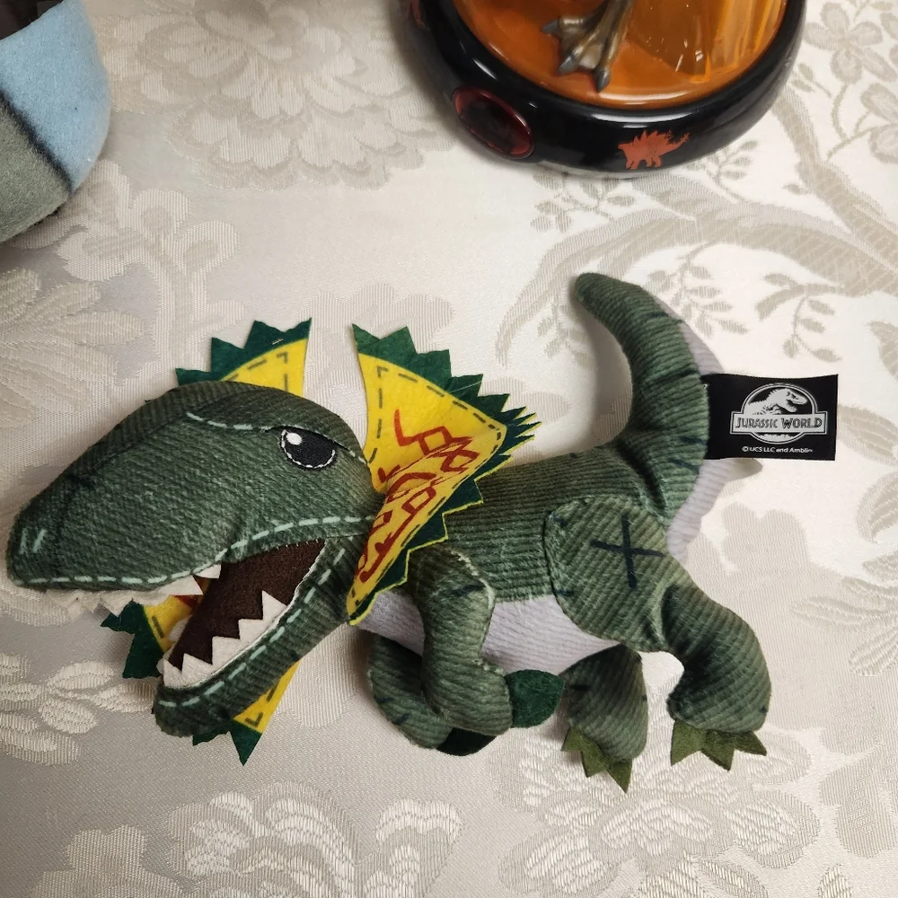 Universal jurassic throw
