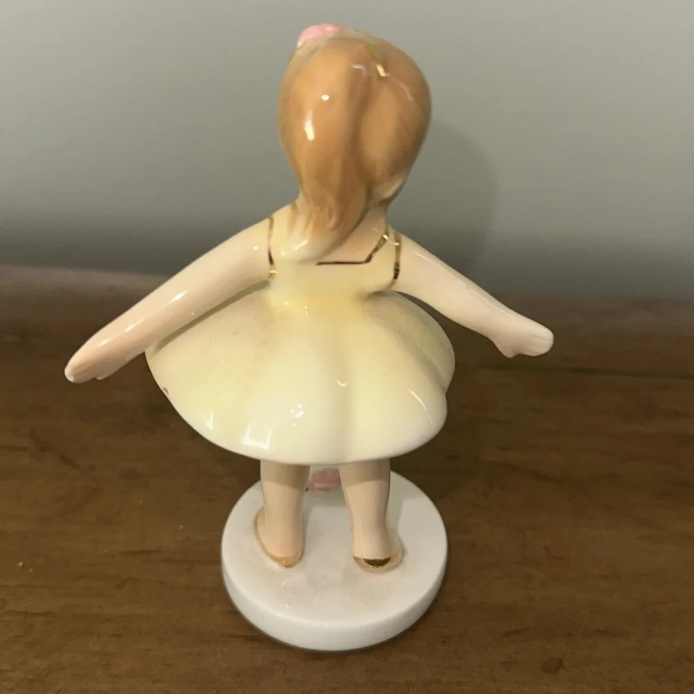Josef Originals here’s excellent figurine