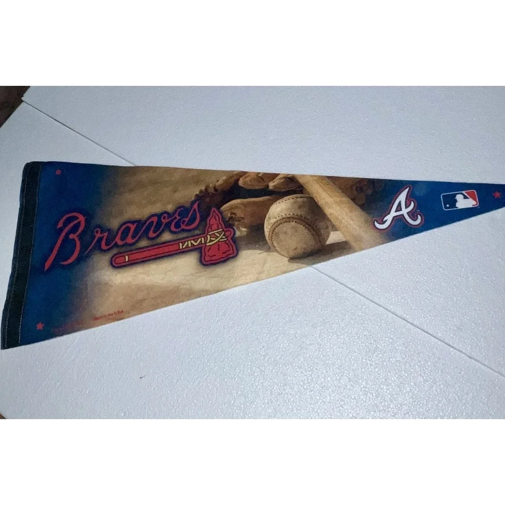 VTG MLB Atlanta Braves Bat Ball & Glove‎ Logo Baseball Felt Pennant 90s