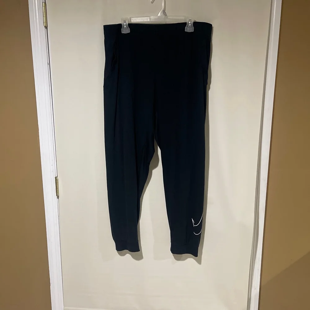 NWOT Women's Nike Dri-FIT Black & White Swoosh Track Pants Joggers XXL