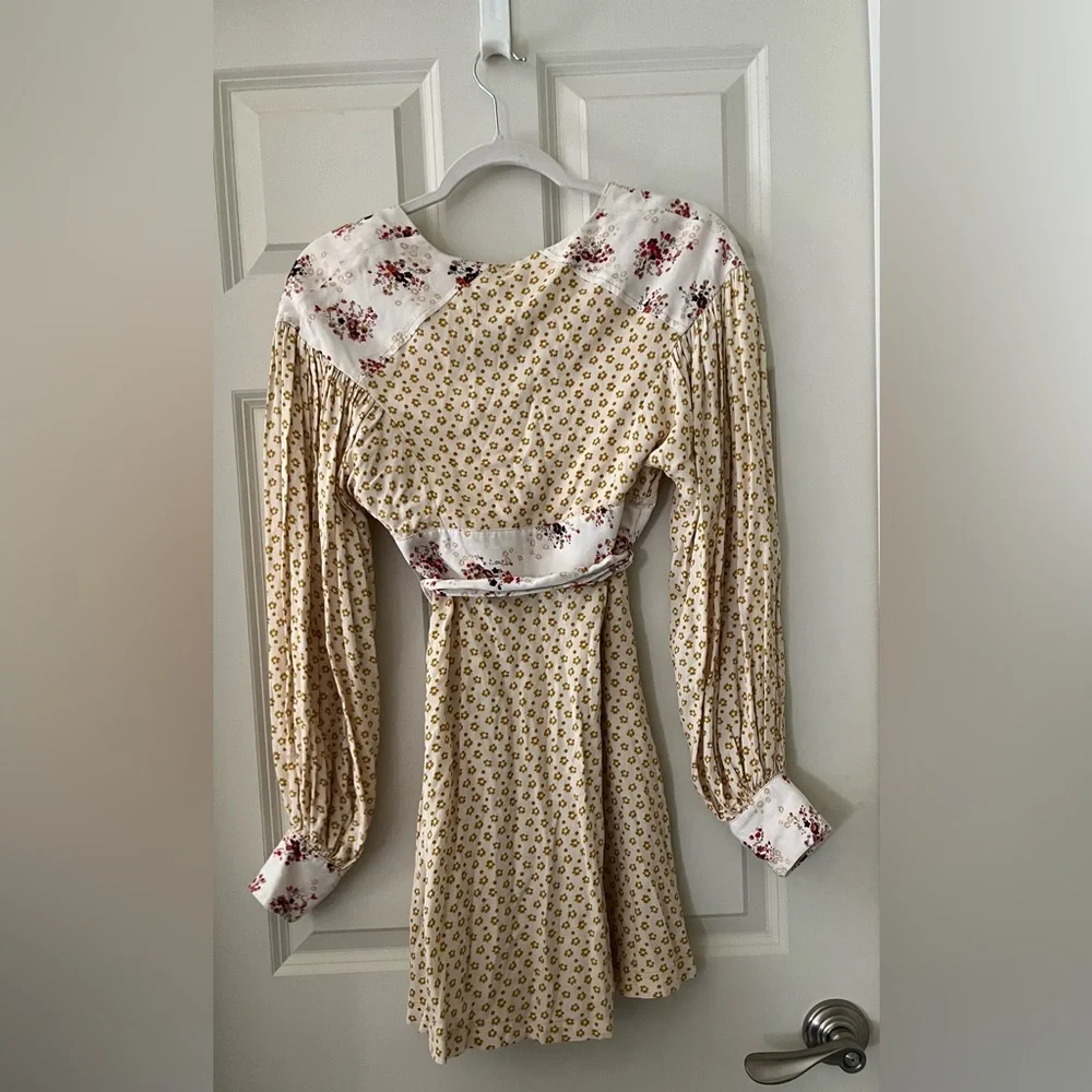 Free People neckline xs sleeves