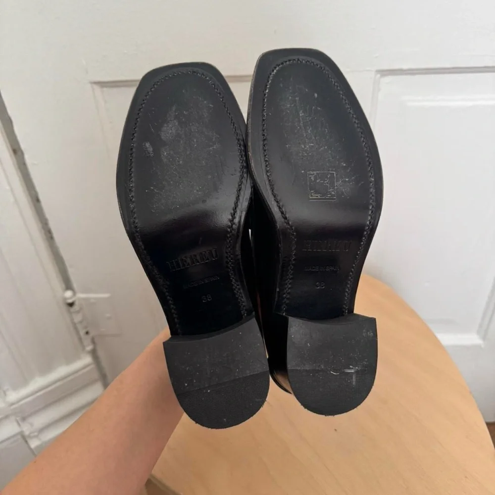Hereu smooth black